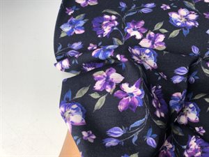 Viscosejersey - søde lilla og violette blomster